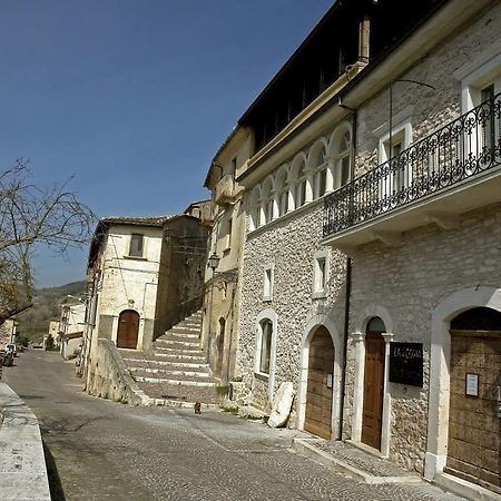 فندق La Loggia Di Federico Navelli الغرفة الصورة
